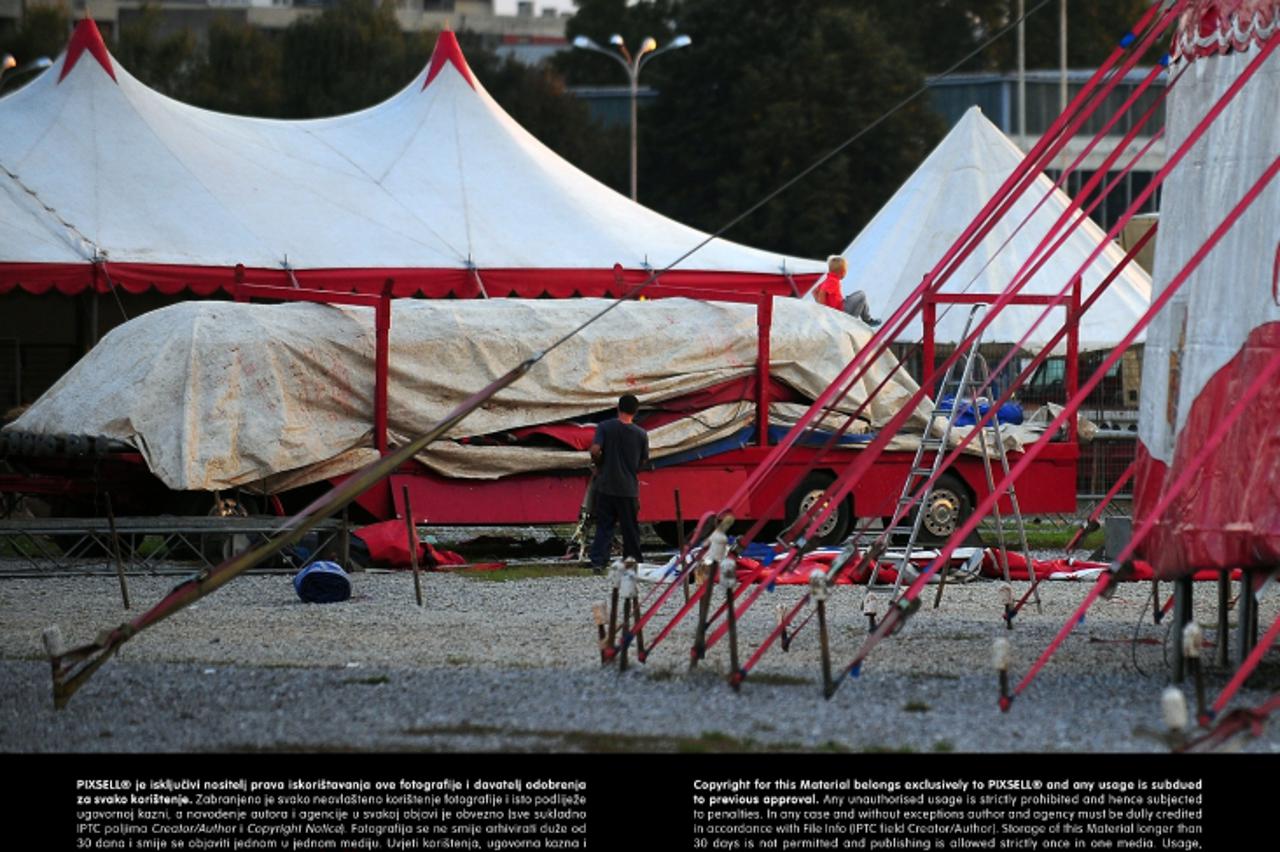 '26.09.2013., Zagreb - Cirkus Safari smjesten je na istocnom parkiralistu Zagrebackog Velesajma. Photo: Daniel Kasap/PIXSELL'