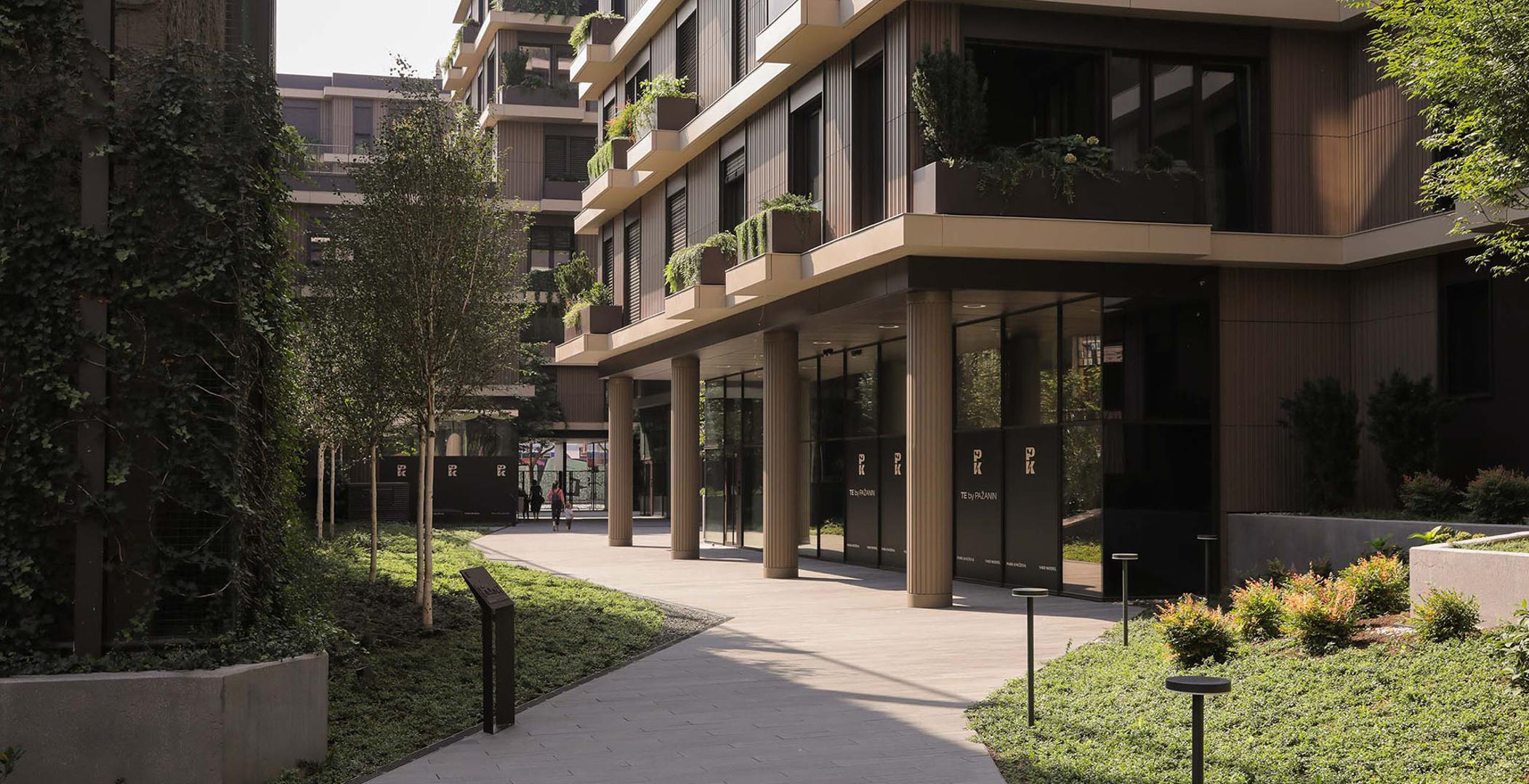 Cijena kvadratnog metra stana u fazi izgradnje koštala je između 4.500 i 6.000 eura, a sada ih se na tržištu u prodaji može naći za između šest i osam tisuća eura po kvadratu.