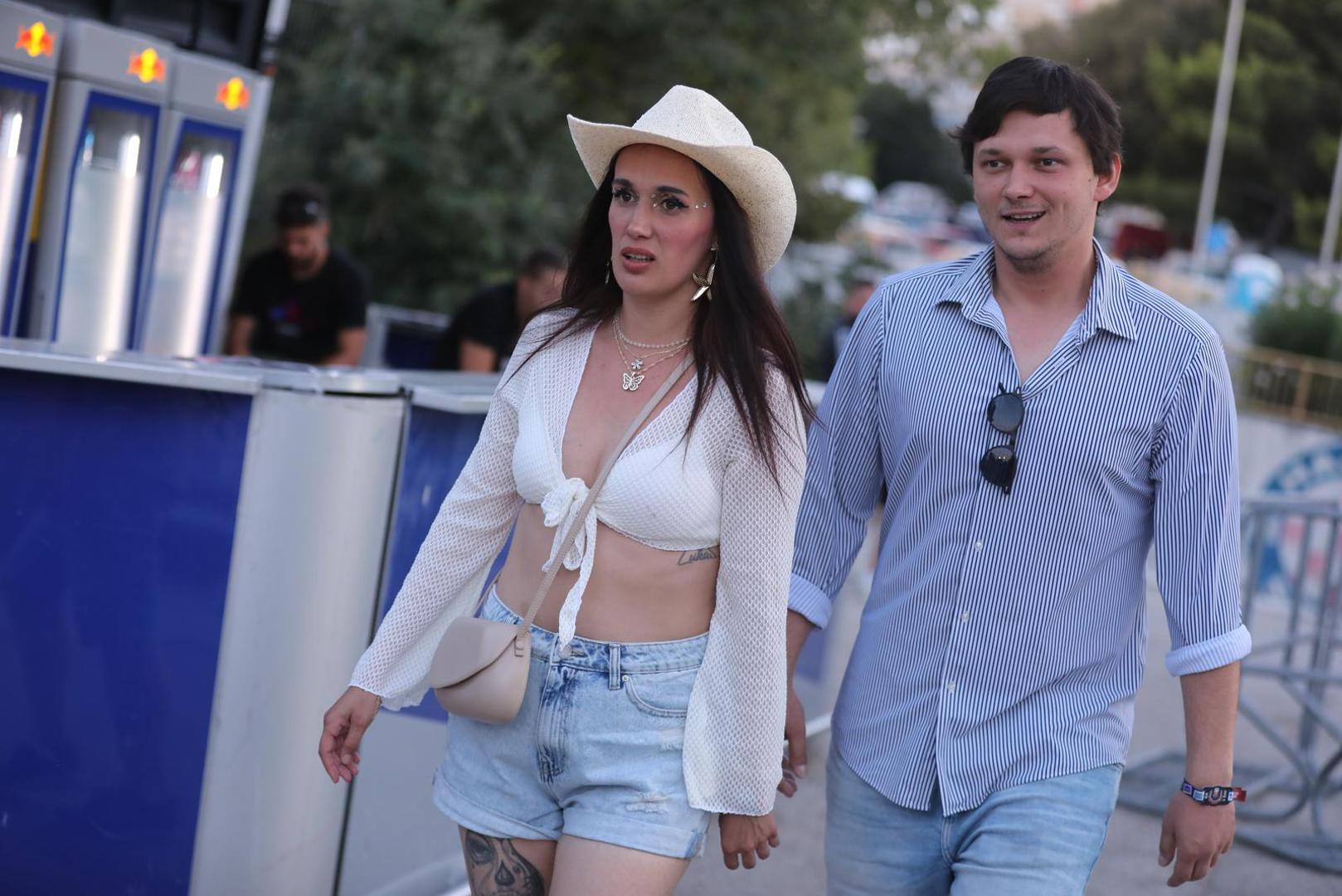 Čini se kako su upravo kaubojski šeširi bili glavna tema večeri.