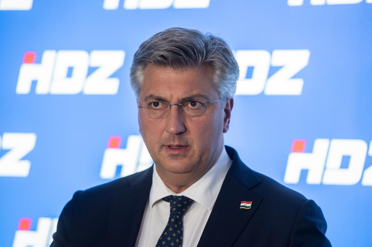 Zagreb: Premijer Plenković dao je izjavu za medije nakon sjednice šireg Predsjedništva stranke