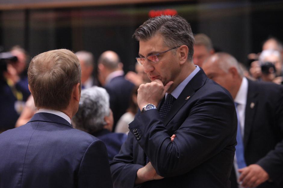 Andrej Plenković s europskim čelnicima nakon duge noćne rasprave u Bruxellesu