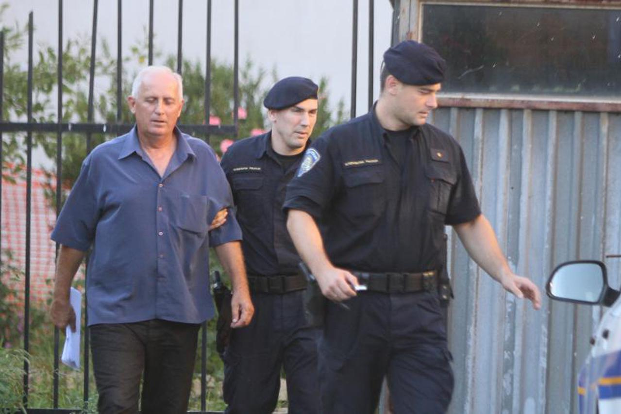 blaž topalović,policija,privođenje (1)