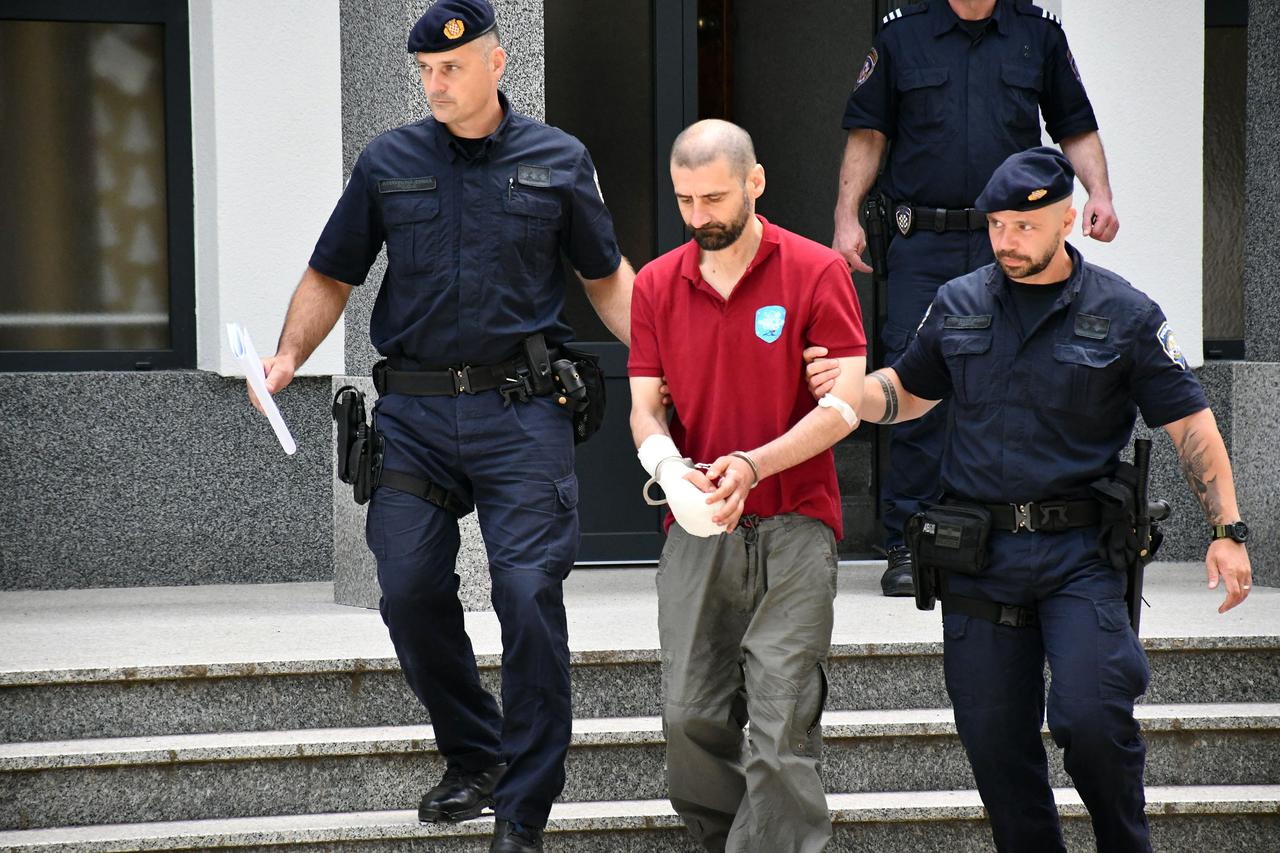 Slavonski Brod: Privođenje sucu istrage osumnjičenog za ubojstvo majke i oca