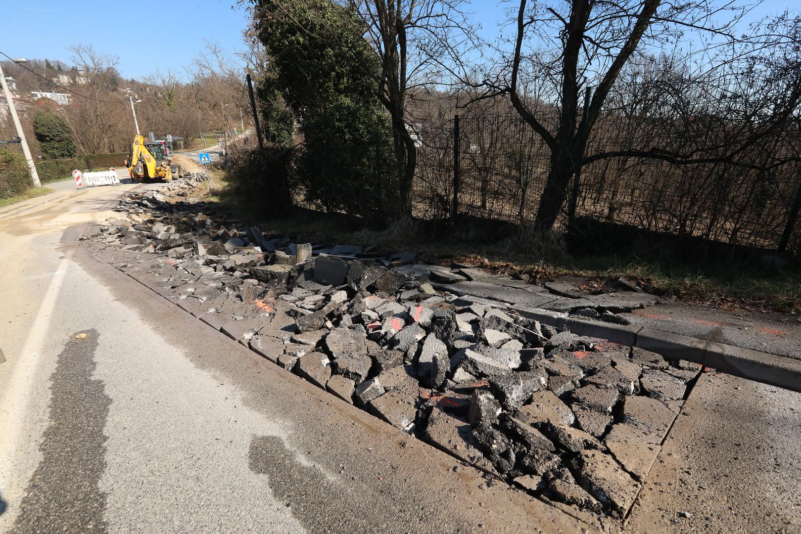 Klizište je dugo oko 60 metara, a stručnjaci poručuju da je riječ o jednom od 12 klizišta na tom području te da nije povezano s klizištem na Pantovčaku. 