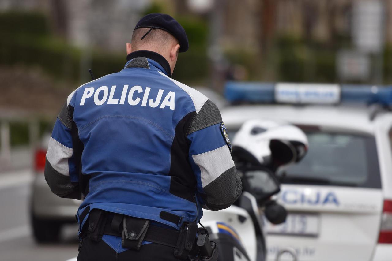 Oznake na službenim vozilima policije