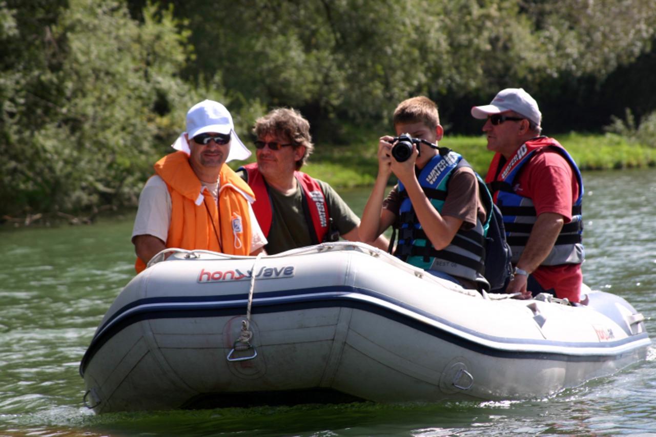 '16.09.2010. Drava, Varazdin, Fotoklub Varazdin za svoje clanove organizirao radionicu pod imenom Drava. Na radionici je sudjelovalo 16 clanova Photo: Marko Jurinec/PIXSELL'
