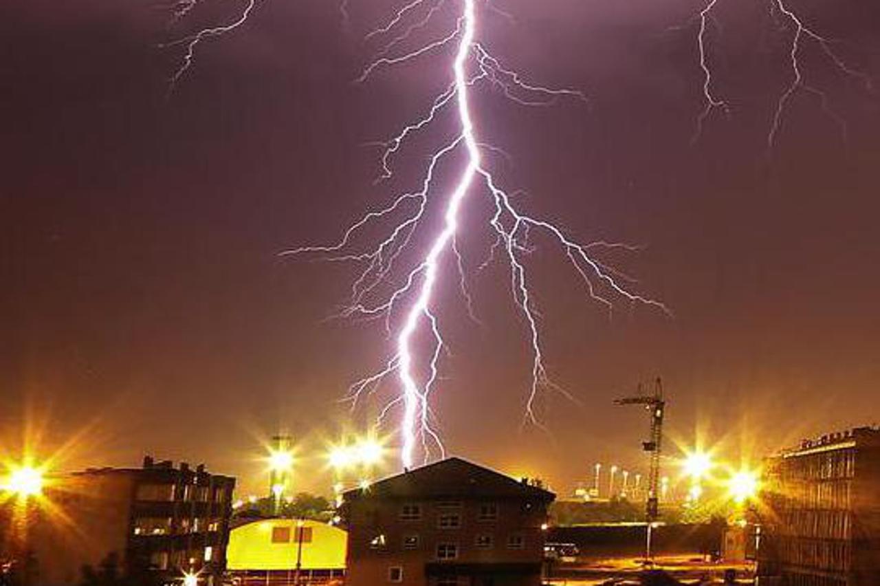 Grmljavinsko nevrijeme iznad Zagreba