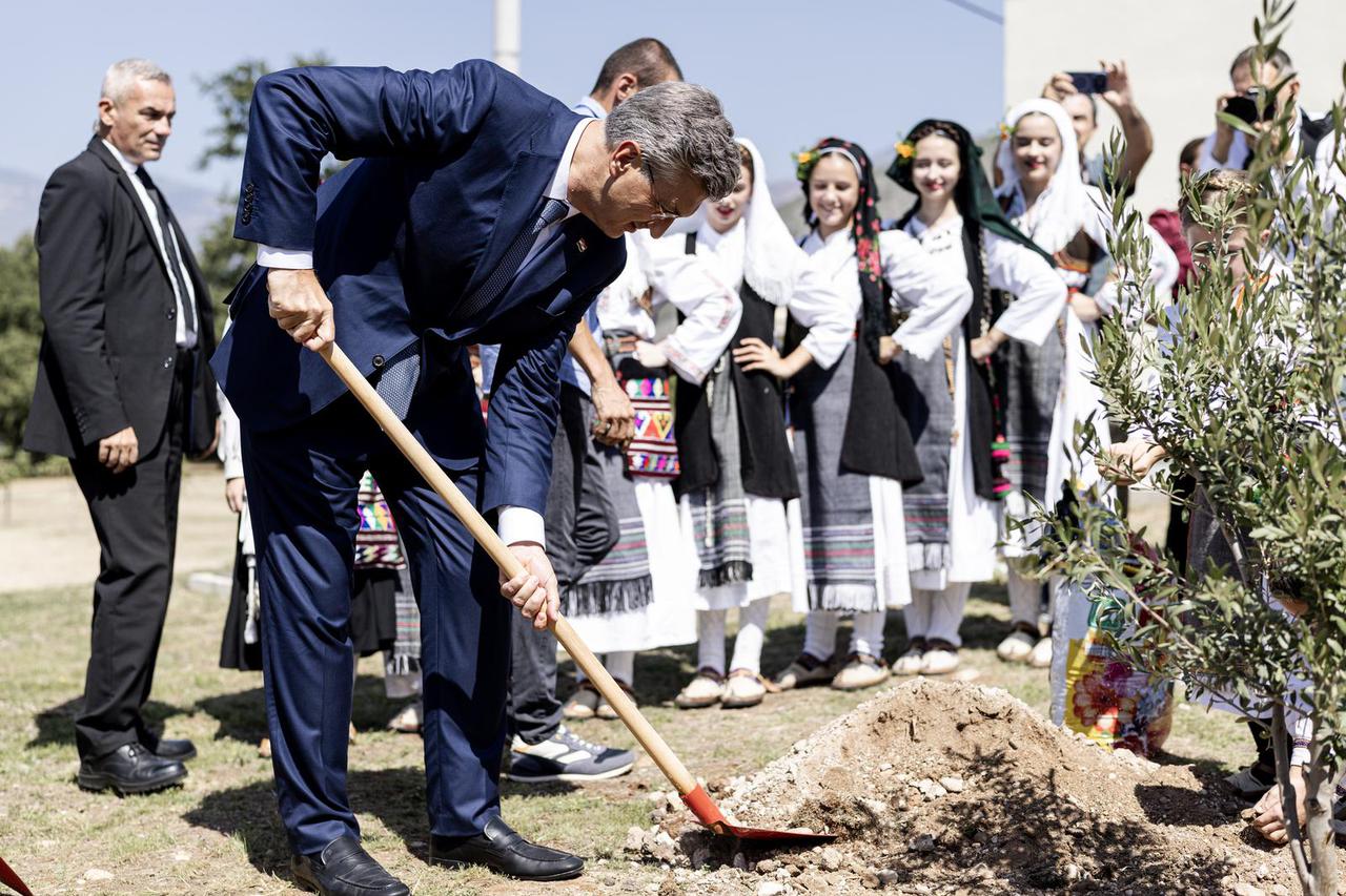 Mostar: Potpisivanje ugovora za 600 projekata namijenjenih Hrvatima u BiH