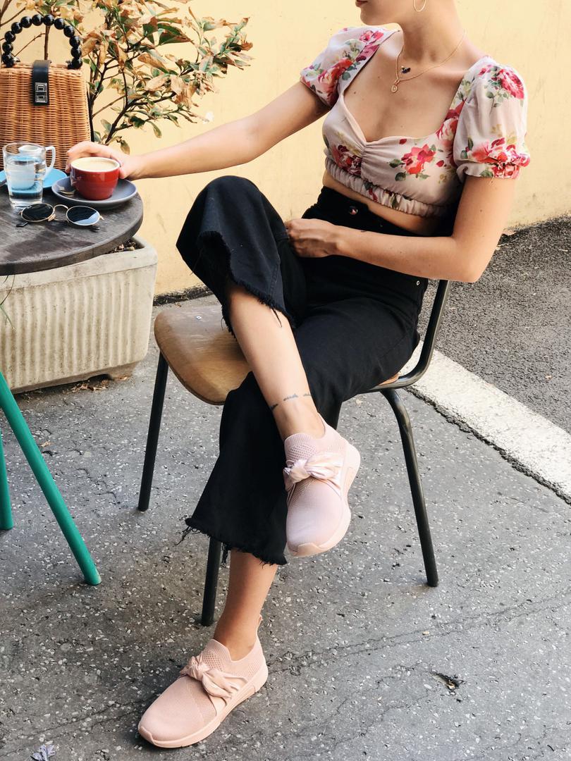 Iako rođen s rock and roll stavom, poznati kalifornijski brend Mark Nason Los Angeles, ove je sezone osmislio kolekciju tenisica koja će posebno razveseliti ljubiteljice ženstvenog i romantičnog. 