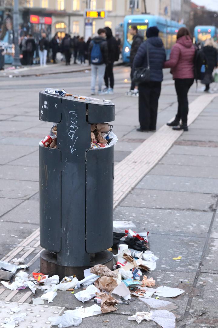 25.01.2023., Zagreb - Treci dan strajka radnika Cistoce Zagreb se pretvorio u vrecograd i sve je veca kolicina neodvezenog otpada koja se skuplja na ulicama. Gradjani glavnog grada pitaju se hoce li se gradonacelnik Tomasevic, koji je prvi dio tjedna proveo na sluzbenom putu u Ateni na sastanku gradonacelnika jugoistocne Europe, ukljuciti u rjesavanje problema koji su nastali zanemarivanjem problema u Cistoci i moze li on uopce nesto napraviti. Photo: Patrik Macek/PIXSELL