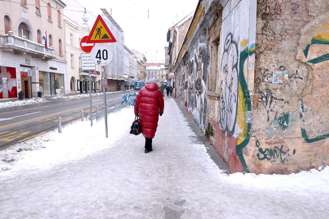Zagreb: Na dva mjesta u Frankopanskoj opasan led