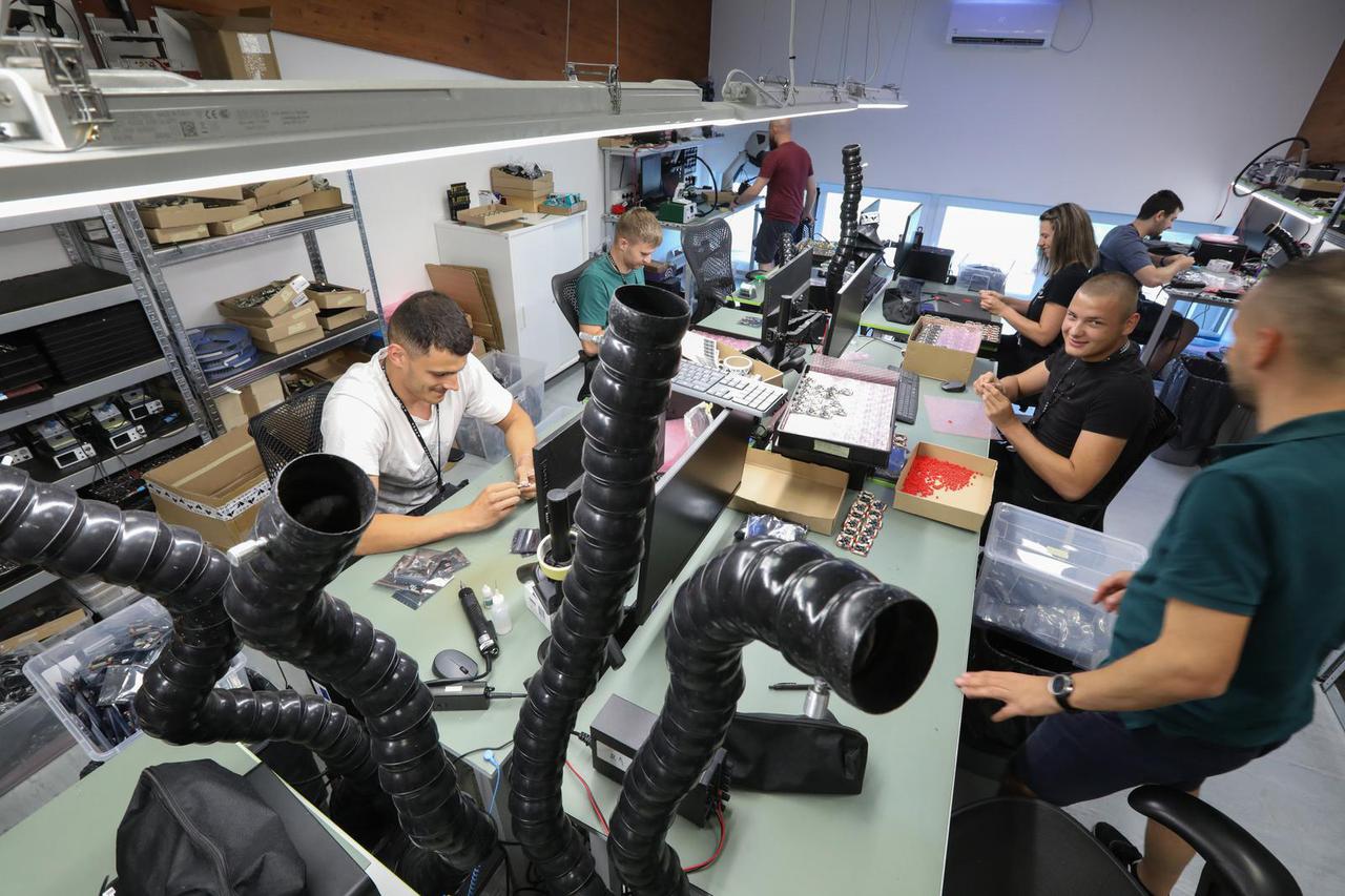 Osijek: Tvrtka Orqa bavi se proizvodnjom videonaočala za upravljanje dronovima