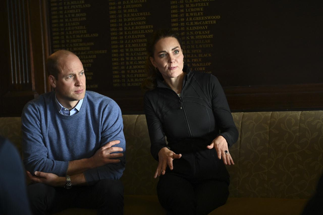 Vojvoda i vojvotkinja od Cambridgea tijekom posjeta ragbi klubu City of Derry 