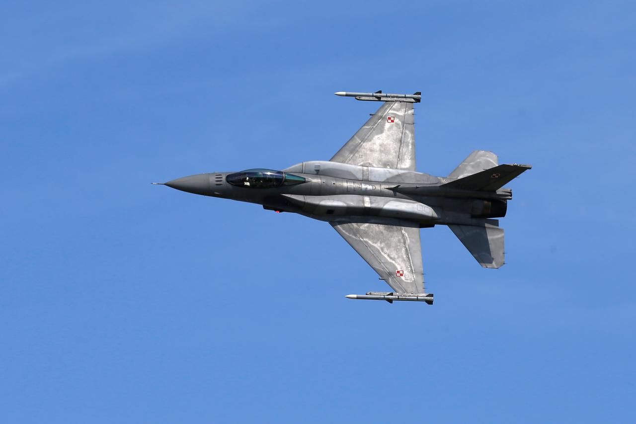 F-16