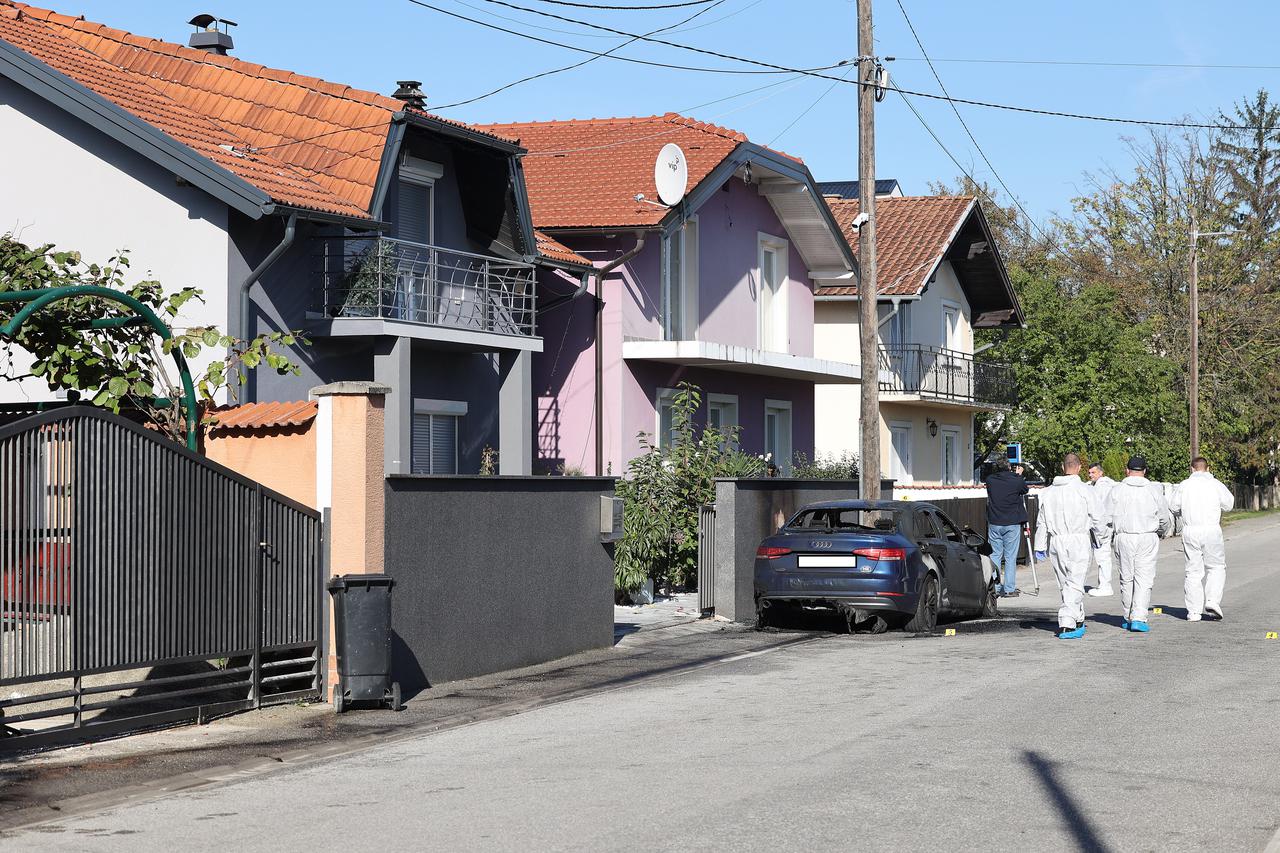 zapalio auto u Sesvetama