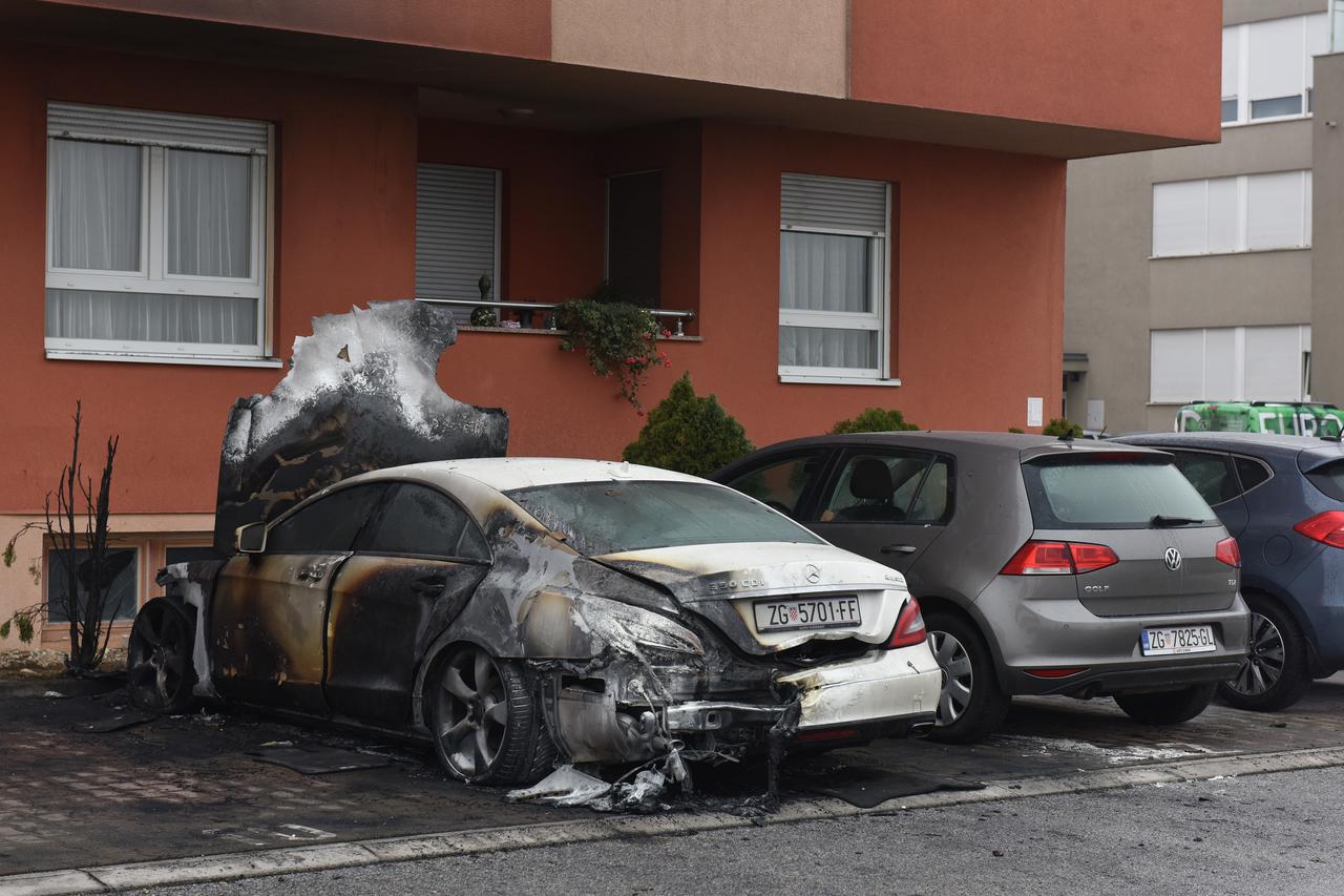 Na parkiralištu u Masleničkoj ulici noćas izgorio Mercedes