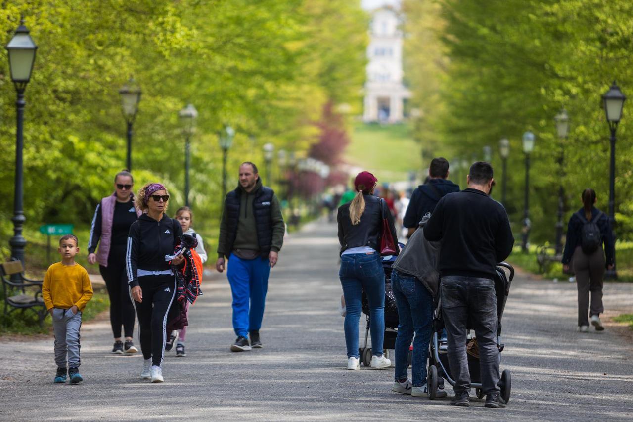 Zagreb: Sunčana nedjelja u Maksimiru 