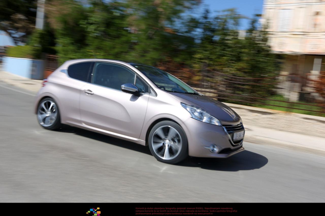 '27.04.2012., Zadar - Automobil Peugeot 208 na testu. Photo: Filip Brala/PIXSELL'