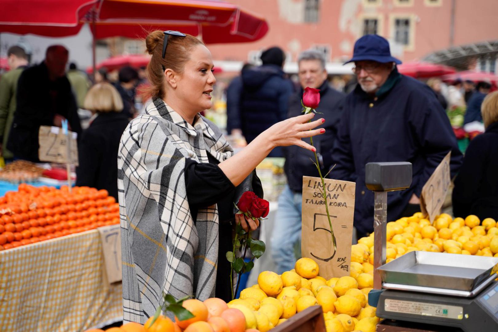  Tako duhovitu melodramu „Gola u kavezu“ redatelja Ivana Lea Leme sretni dobitnici, ali i svi ostali, mogu pogledati 05. ožujka 2020., zatim predstavu „Bobočka ili drugih sto stranica Filipa Latinovicza“, dva tjedna kasnije, 18. ožujka, a megauspješnicu „Brodolomke“ dva dana kasnije - 20. ožujka te konačno „Otpisane“ 24. ožujka ove godine.