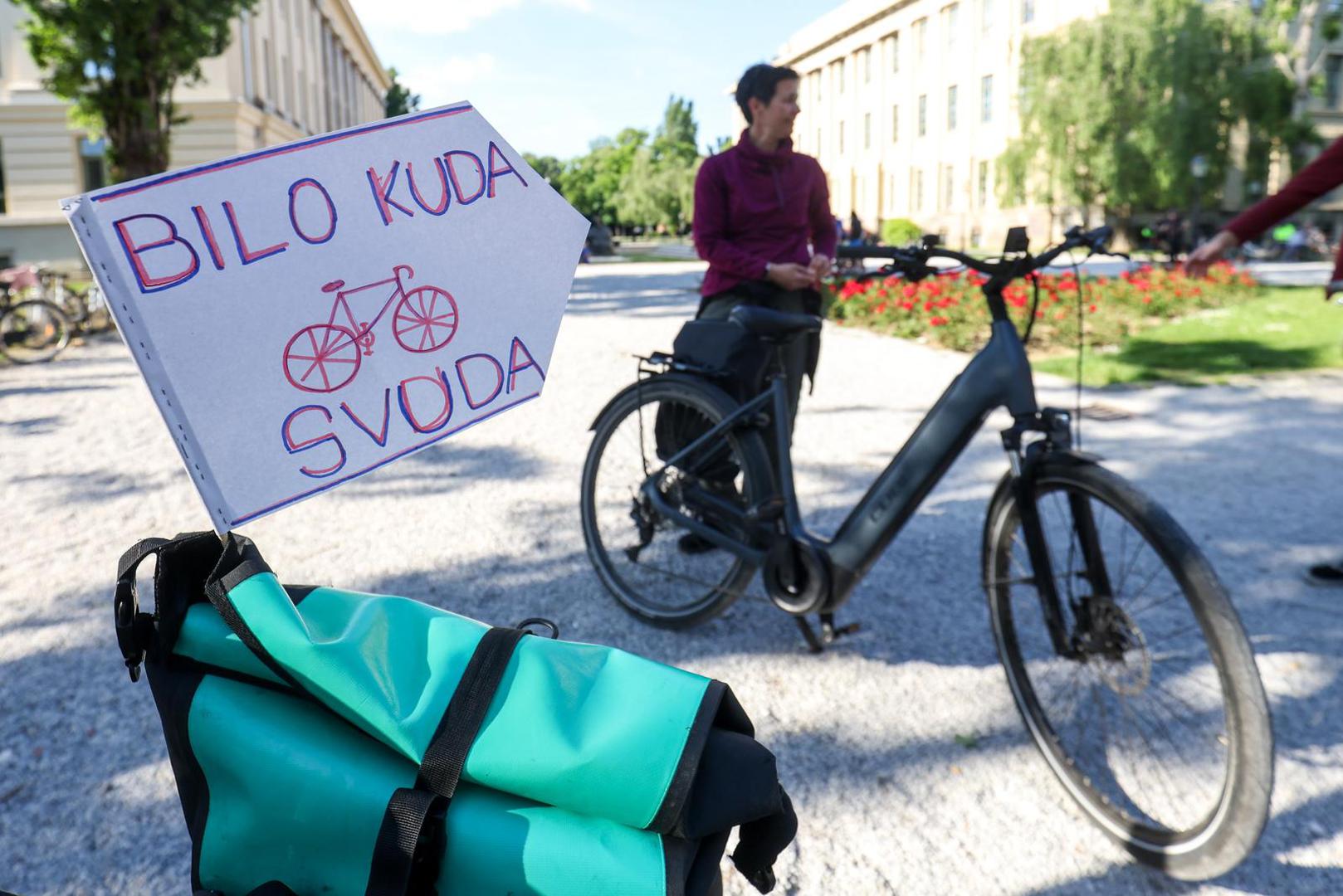 “Vožnjom na kritičnoj masi osvještavamo potrebu dijeljenja ulica s motornim prometom jer je bicikl ravnopravno prometno sredstvo kojim se vozimo na posao, fakultet, tržnicu, knjižnicu, u školu!”