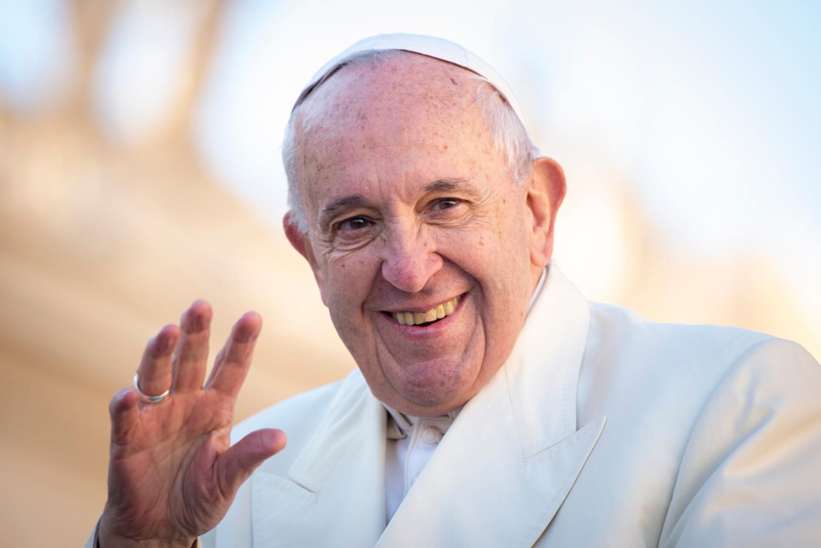 Na današnji dan prije točno godinu dana preminuo je papa Franjo. Tijekom 12 godina pontifikata pokojni Sveti Otac u svojim je govorima, dokumentima i porukama neprestano isticao nadu, milosrđe, suosjećanje i radost, a njegove riječi snažno su odjekivale i izvan Crkve. 
