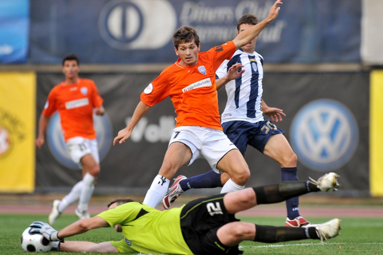'sport......zagreb.....12.09.2009.  stadion maksimir - t com hrvatska nogometna liga, nogometna utakmica - nk lokomotiva - nk sibenik / ivan kelava, ermin zec photo: Marko Lukunic / VLM'