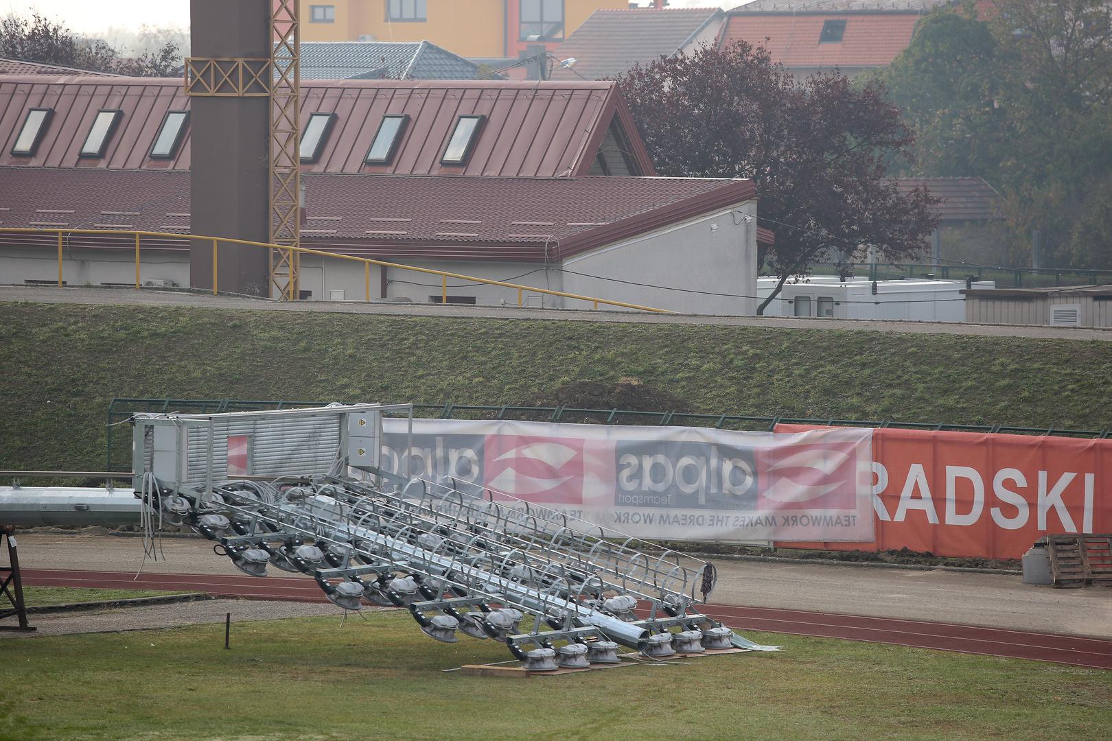 Klub iz Velike Gorice jedini je naš prvoligaš koji je u novu sezonu ušao bez reflektora na stadionu, pa su imali privremenu dozvalu da igrau dnevnom terminu.

