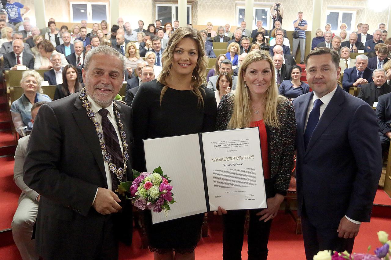 31.05.2016., Zagreb - Svecana sjednica Skupstine povodom Dana Grada na kojoj su dodjeljene nagrade za Zagrepcanku godine, Nagrade Grada Zagreba i povelja pocasnom gradjaninu Grada Zagreba. Predsjednik Gradske skupstine Andrija Mikulic i gradonacelnik Mila