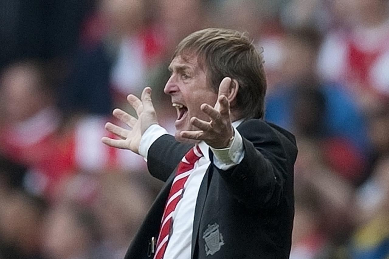 'Liverpool\'s manager Kenny Dalglish reacts during their English Premier League soccer match against Arsenal at the Emirates stadium in London April 17, 2011.  REUTERS/Kieran Doherty  (BRITAIN - Tags: