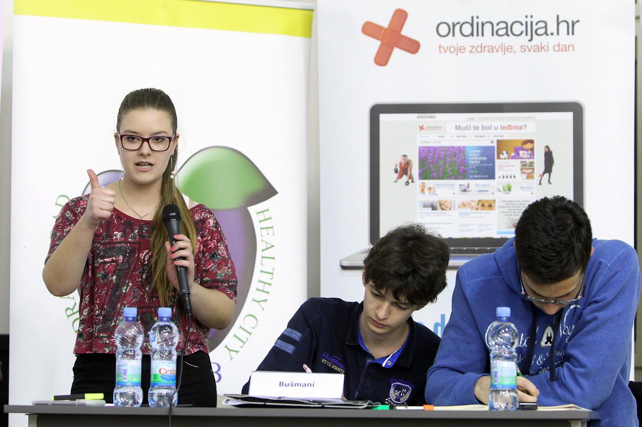 25.02.2015., Zagreb - II. gimnazija, spikaonica o HPV-u na kojoj sudjeluju gimnazijalci, ambasadori Josko Lokas i Marijo Moznik te prim. mr. sc. Nives Sikanic Dugic i prof. dr. Mihaela Skerleva. Ucenici koji debatiraju temu. Photo: Goran Jakus/PIXSELL