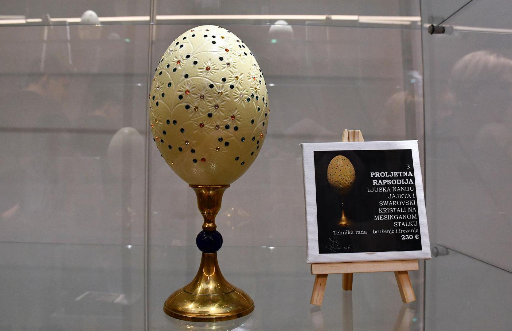 03.04.2025., Pozega: U Muzeju grada Požege otvorenje izlozbe jedinstvenih umjetnickih dijela pod nazivom "Umjetnine od ljuski jaja" autora Zorana Lucica. Izlozba je humanitarnog karaktera. Photo: Ivica Galovic/PIXSELL