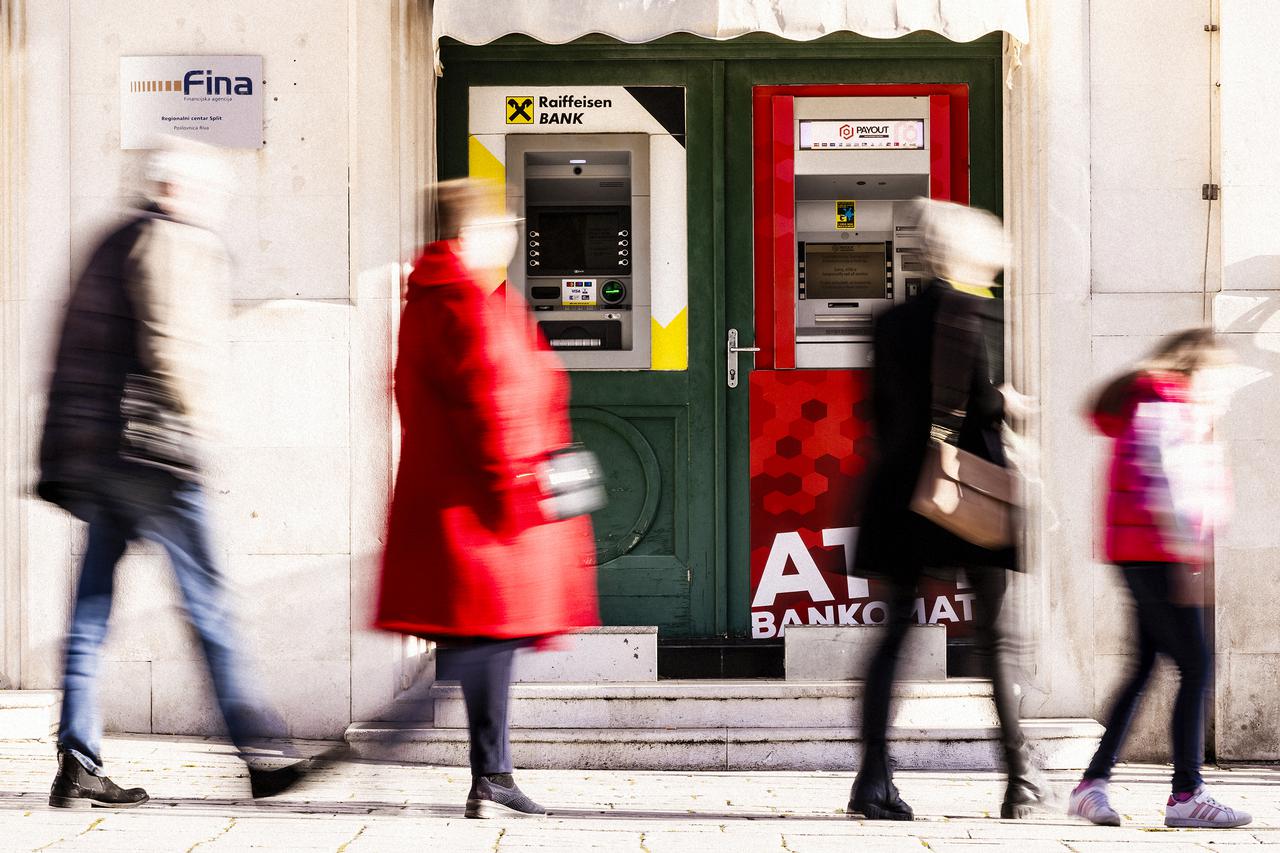 Bankomati u Splitu 1. radni dan s novom valutom