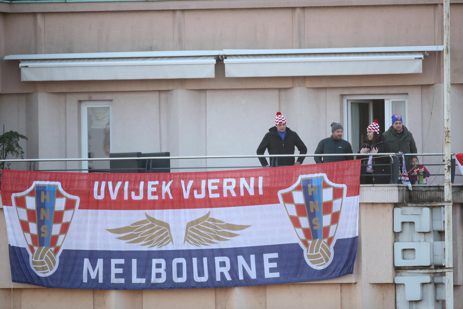 18.12.2022., Zagreb - Navijaci su na Trgu vec poceli zauzimati mjesta za docek Vatrenih. Photo: Luka Stanzl/PIXSELL