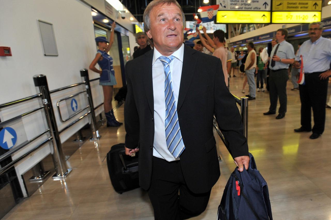 '28.07.2010., Zagreb - Dolazak nogometne reprezentacije U19 nakon dobre igre u Francuskoj na EP.Ivan Grnja. Photo: Antonio Bronic/PIXSELL'