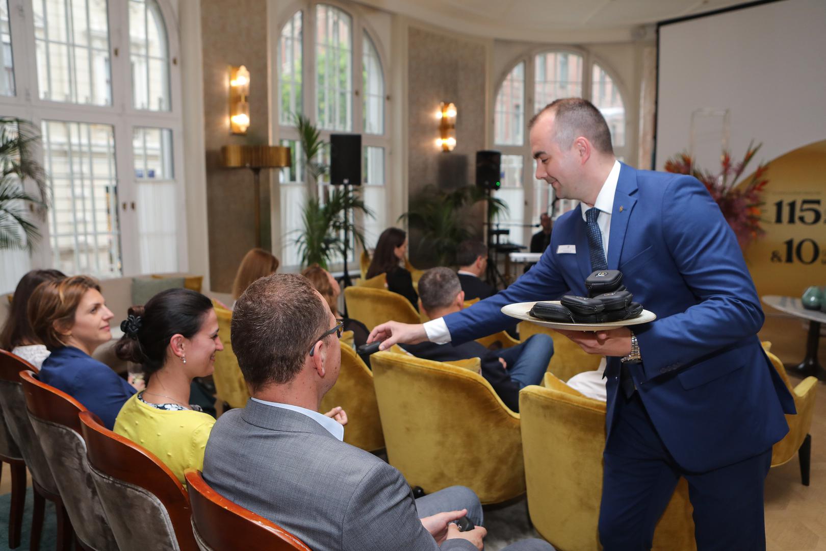 09.06.2022., Zagreb - U Amadria Park Hotelu u Jurisicevoj ulici Austrijska tvrtka Neuroth slusna pomagala svecano je obiljezila 10 godina djelovanja u Hrvatskoj te 115 godina postojanja, u sklopu cega je odrzan koncert Radojke Sverko.  Photo: Tomislav Miletic/PIXSELL