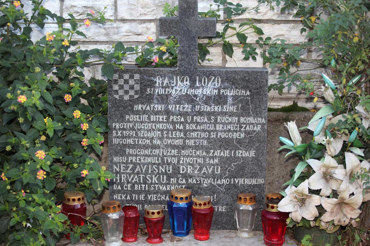 Zadar: Spomen-plo?a poginulom branitelju s porukama koje veli?aju ustaše 