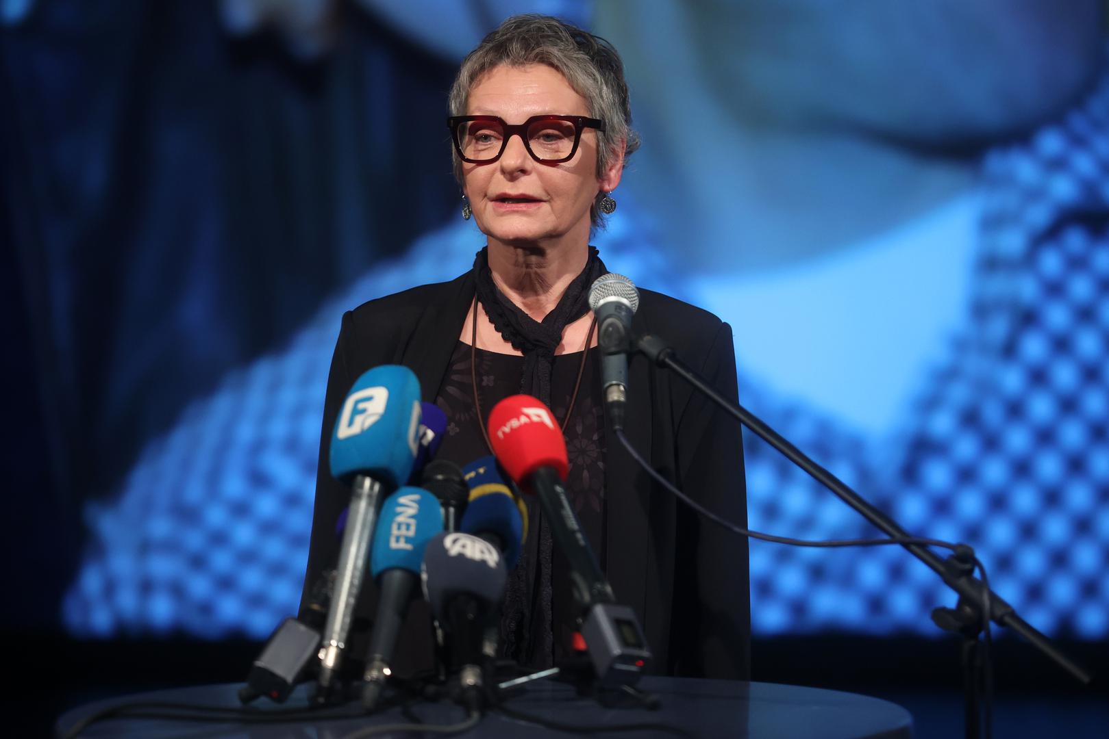 Tada je otkriveno da će na Žanov rođendan, 25. rujna svake godine biti održana predstava humanitarnog karaktera, odnosno da će se novac od prodanih ulaznica koristiti za stipendiranje jednog studenta glume na Akademiji scenskih umjetnosti od druge godine studija.