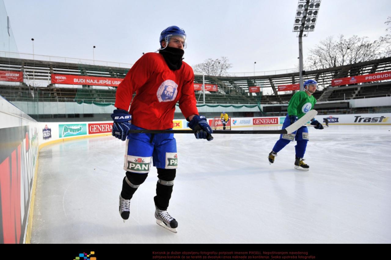 '02.02.2012., Zagreb - Trening hokejasa Medvescaka na klizalistu Salata uoci utakmica Winter Classic-a. Photo: Marko Lukunic/PIXSELL'