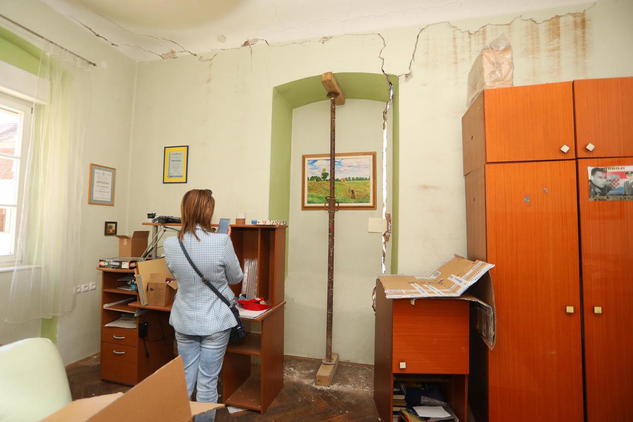 Ogulinski gradonačelnik obišao stanare karlovačke Zvijezde kojima su zbog obnove uništene nekretnine