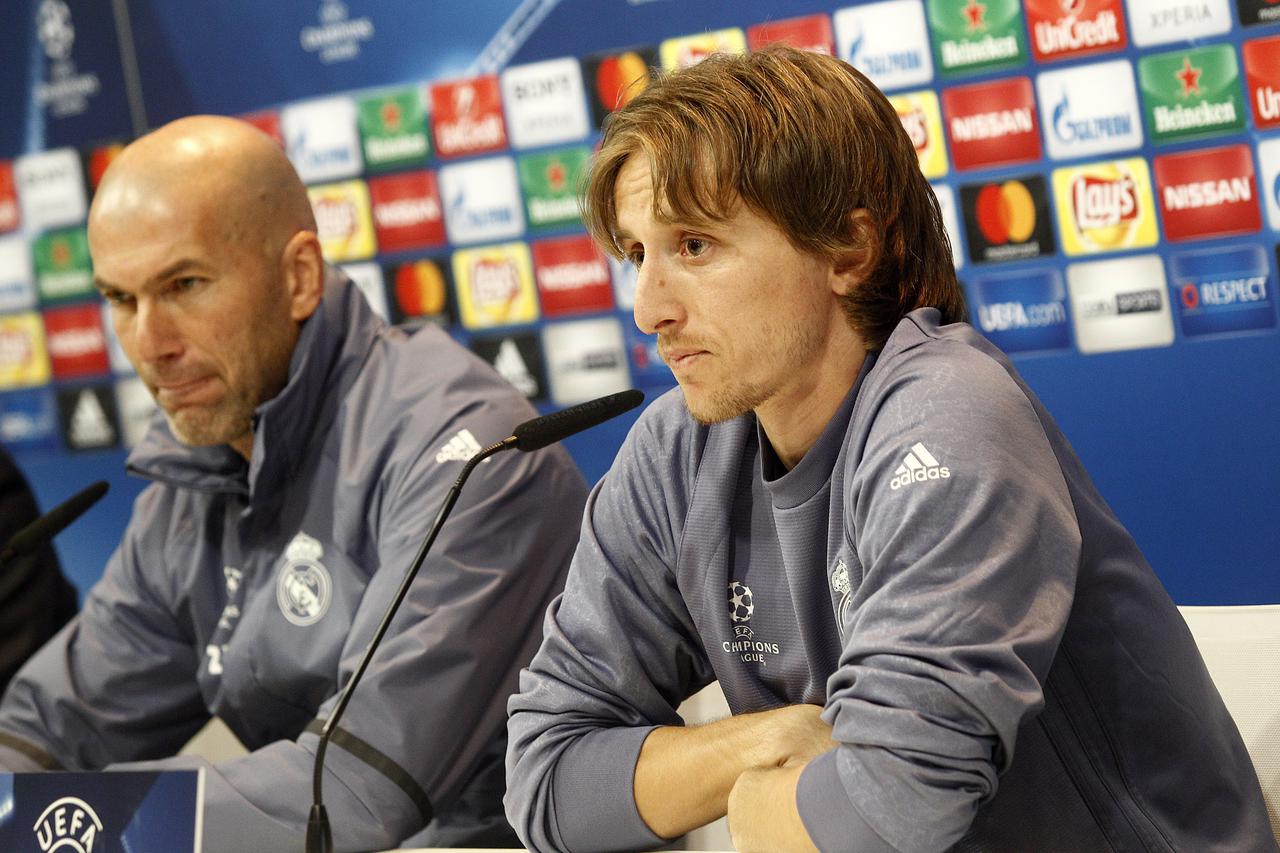 Zinedine Zidane i Luka Modrić