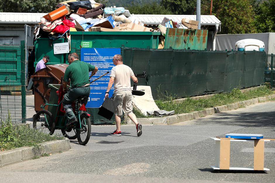 U Zagrebu se neko vrijeme ne odvozi glomazni otpad