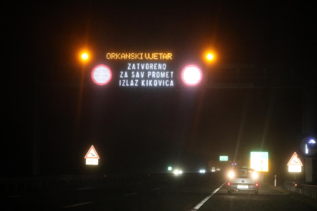 Zbog olujnog nevremena i snijega za sav promet zatvoren dio autoceste Rijeka-Zagreb