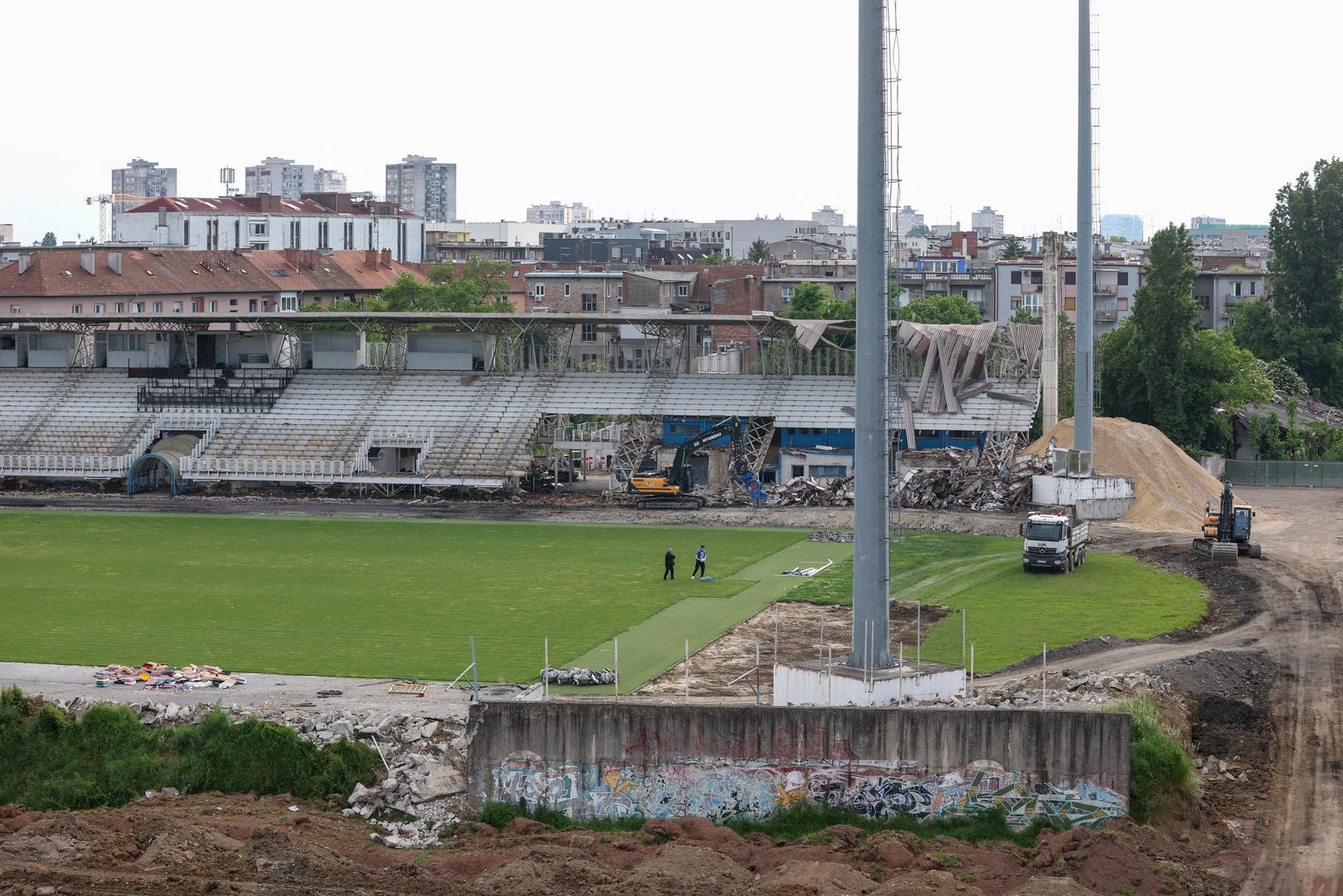 Rušenjem zapadne tribine danas je simbolično započela završna faza rušenja stadiona u Kranjčevićevoj ulici u Zagrebu, čime su otvorena vrata novom i modernom sportskom zdanju. 
