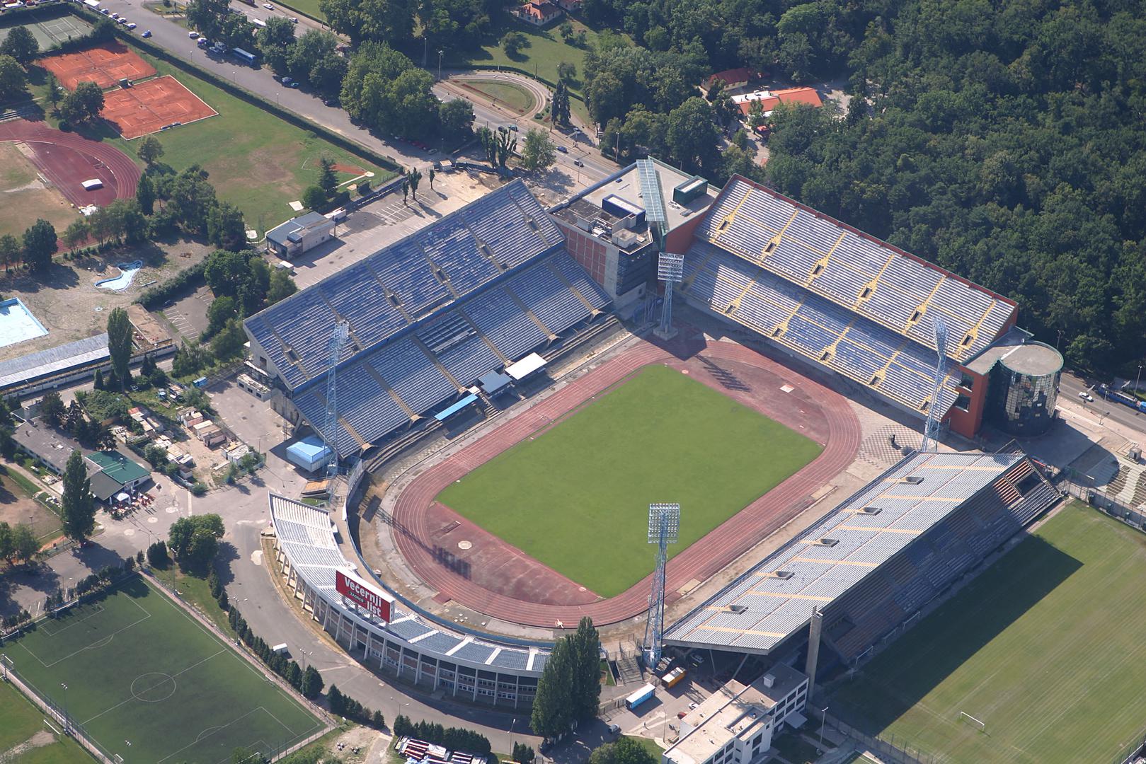 Plan je da se po završetku stadiona u Kranjčevićevoj krene u rušenje postojećeg Maksimira i izgradnju novog, kapaciteta oko 35 tisuća mjesta, koji će zadovoljiti najviše standarde UEFA-e i FIFA-e.