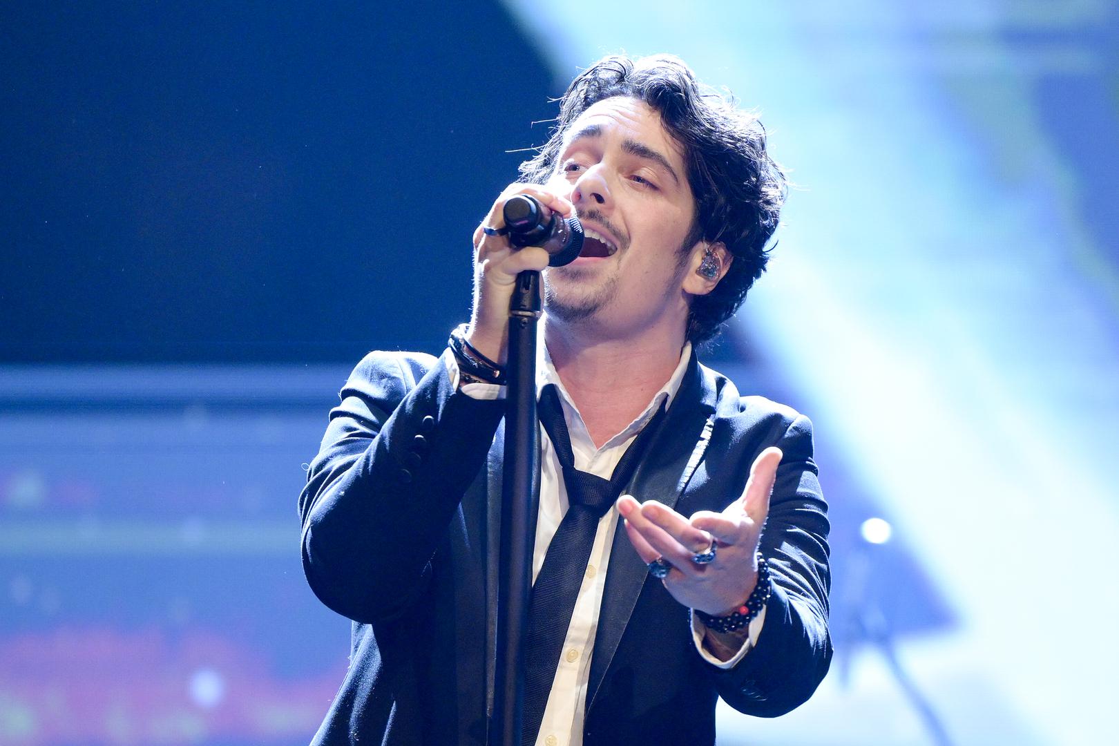 Grupa Parni valjak, predvođena pjevačem Igorom Drvenkarom, izvela je novu pjesmu "Otkad te ne viđam često".