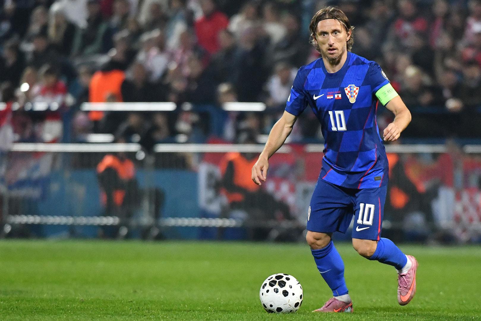 Kapetan Luka Modrić snašao bi se bez nogometa. On je pohađao srednju Ugostiteljsku školu u Zadru, a nakon preseljenja u Zagreb školovanje je nastavio u večernjoj školi, koju je i završio.