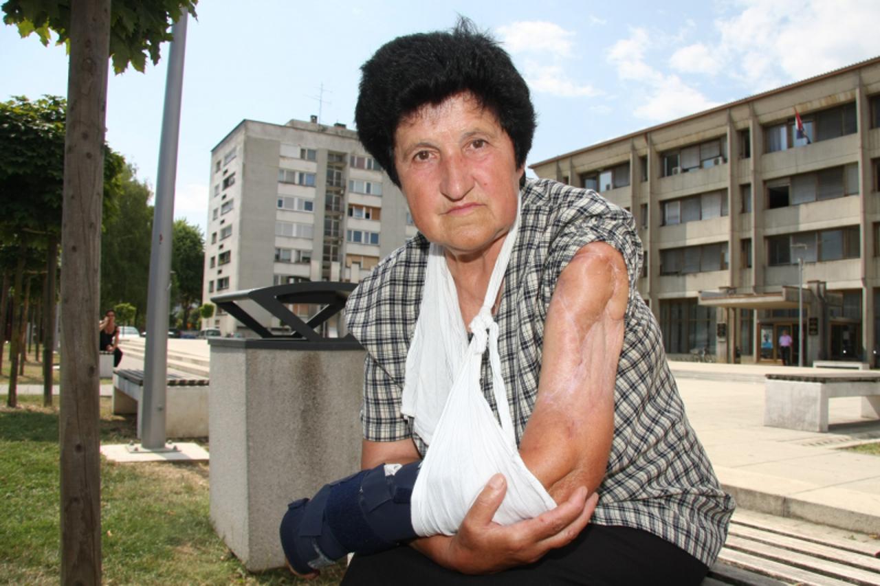 '19.07.2011. Karlovac - Marija Klipa ozlijedena od posljedica pada MIG-ova kod Plaskog ispred karlovackog zupanijskog suda. Photo: Kristina Stedul Fabac/PIXSELL'