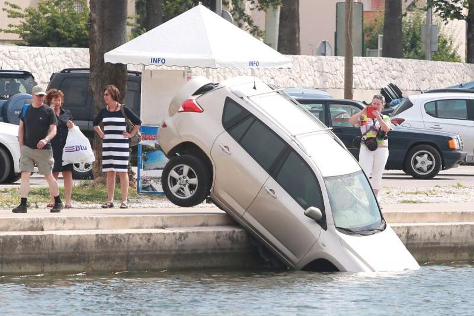 Automobil završio u moru