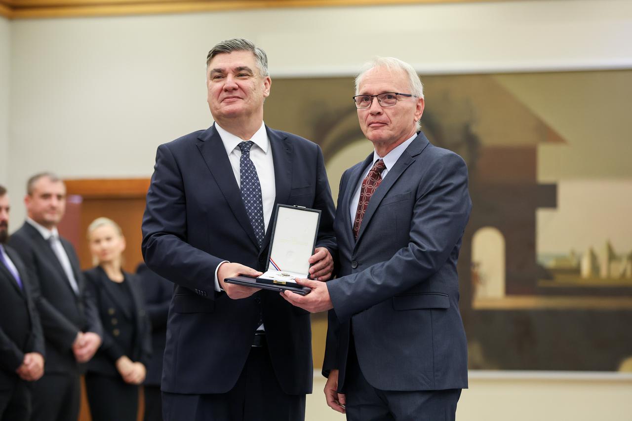 Zagreb: Zoran Milanović uručio odlikovanja i priznanja zaslužnim pojedincima i organizacijama iz područja kulture, znanosti, sporta i gospodarstva