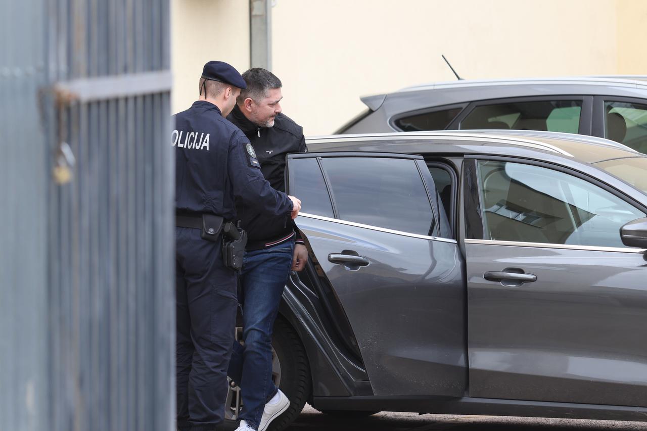 Osijek: Privođenje Marka Ajčeka, bivšeg načelnika Općine Gradina, osumnjičenog za malverzacije 